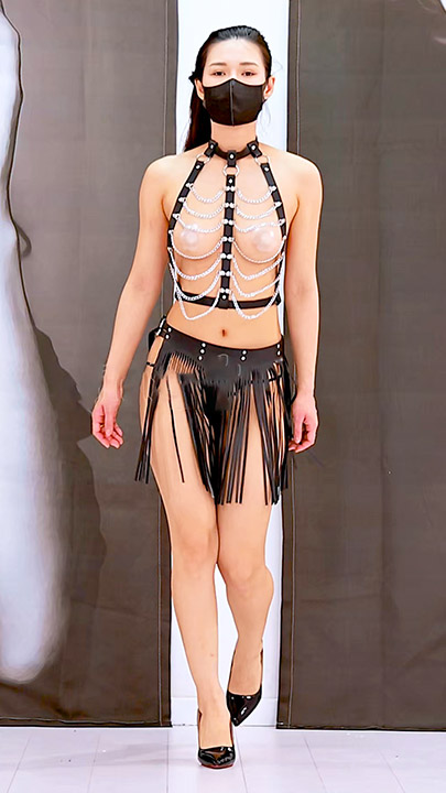 山庄VIP 小圈子内部秀 小雯纯欲装 2部 4K1.94G